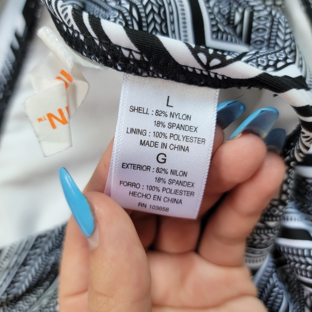 Black and White Patterned Bikini - Picture 10 of 12